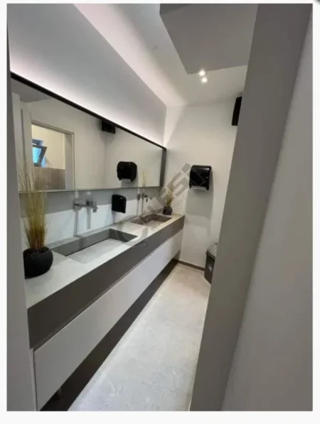 Tirane, shitet lokal 159 m² 330.000 Euro