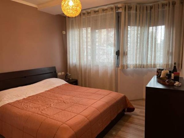 Tirane, shes apartament Kati 3, 100 m² 250.000 Euro (Rruga Barrikadave)