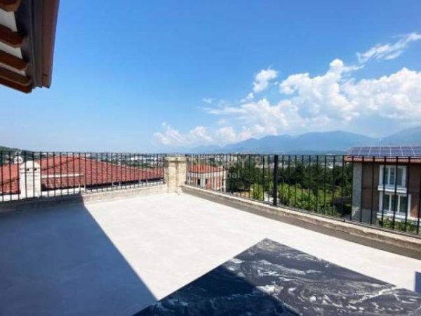 Tirane, jepet me qera Vile 543 m² 3.000 Euro (Rezidenca Secret Garden)