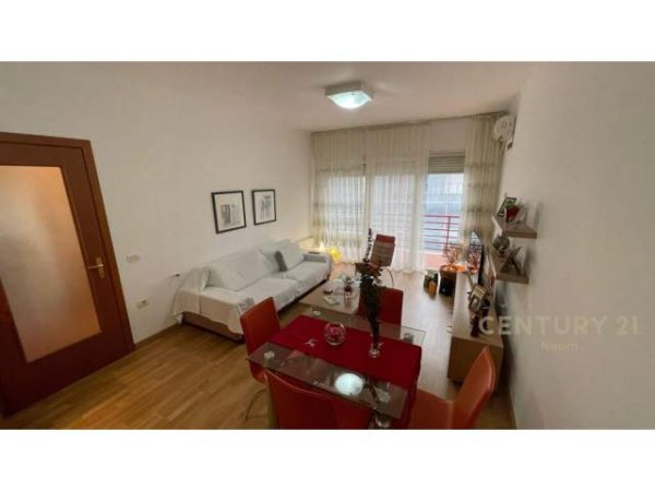 Tirane, shitet Kati 5, 64 m² 125.000 Euro,1+1 te kopshti botanik