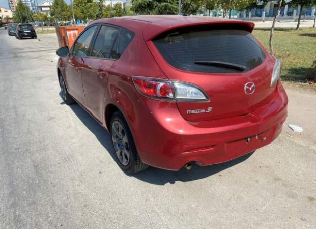 Tirane, shitet makine Mazda M3 Viti 2011, 6.000 Euro
