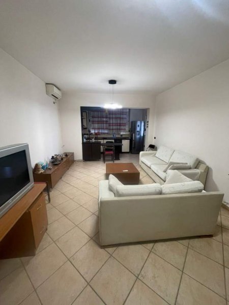 Tirane, jepet me qera apartament 2+1+BLK Kati 3, 100 m² 500 Euro (Rruga Muhamet Gjollesha)