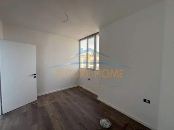 Tirane, shitet apartament 1+1 Kati 8, 56 m² 75.000 Euro (Unaza e Re)