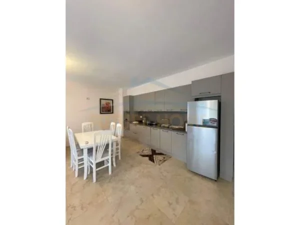 Tirane, jepet me qera apartament 2+1+Post Parkimi Kati 2, 120 m² 650 Euro (KODRA E DIELLIT)