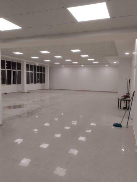 Tirane, jepet me qera ambjent biznesi Kati 2, 260 m² 1.300 Euro (Rr.Pjeter Budi)