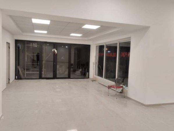 Tirane, jepet me qera ambjent biznesi Kati 2, 260 m² 1.300 Euro (Rr.Pjeter Budi)