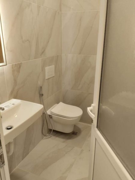 Tirane, jepet me qera ambjent biznesi Kati 2, 260 m² 1.300 Euro (Rr.Pjeter Budi)