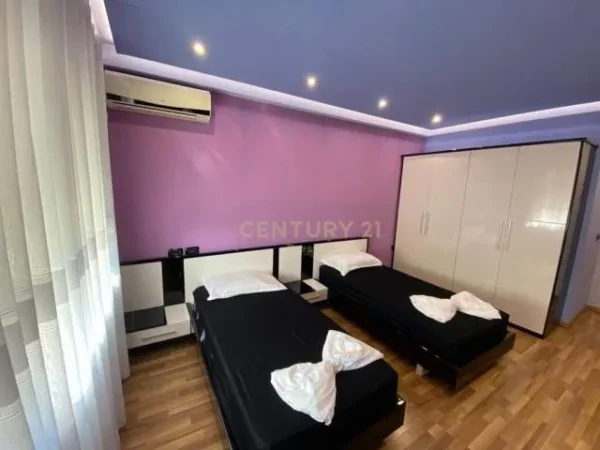 Tirane, jepet me qera 2+1+A+BLK Kati 7, 120 m² 1.000 Euro (Prane ambasades amerikane)