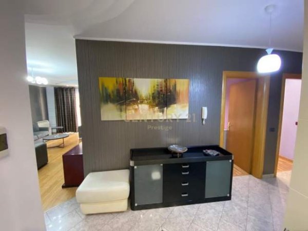 Tirane, jepet me qera 2+1+A+BLK Kati 7, 120 m² 1.000 Euro (Prane ambasades amerikane)