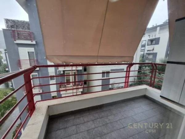 Tirane, jepet me qera apartament 2+1+BLK Kati 3, 101 m² 550 Euro (Kompleksi FZ Liqeni i Thate)