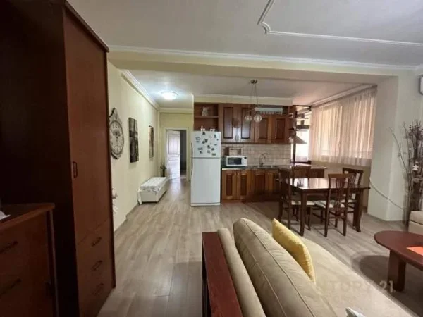 Tirane, jepet me qera apartament 1+1 Kati 4, 70 m² 550 Euro (Zogu i zi, prane Ring Center)