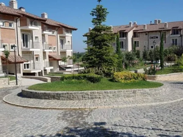 Tirane, jepet me qera Vile 3 Katshe Kati 3, 543 m² 3.000 Euro (Secret Garden, prane TEG)