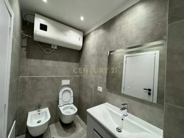 Tirane, jepet me qera apartament 70 m² 700 Euro (Kosovarve)