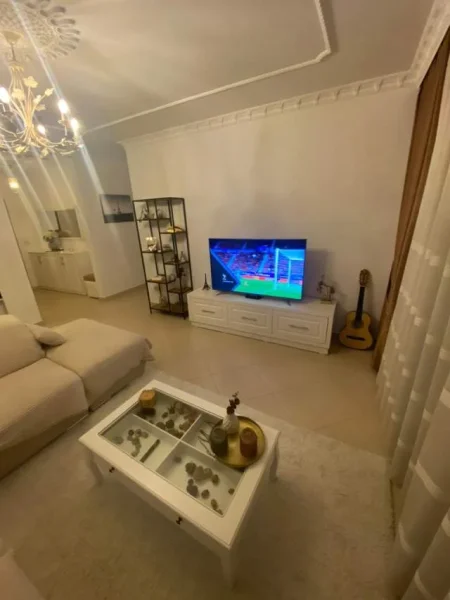 Tirane, jepet me qera apartament 2+1+BLK Kati 7, 95 m² 700 Euro (Rruga Teodor Keko)