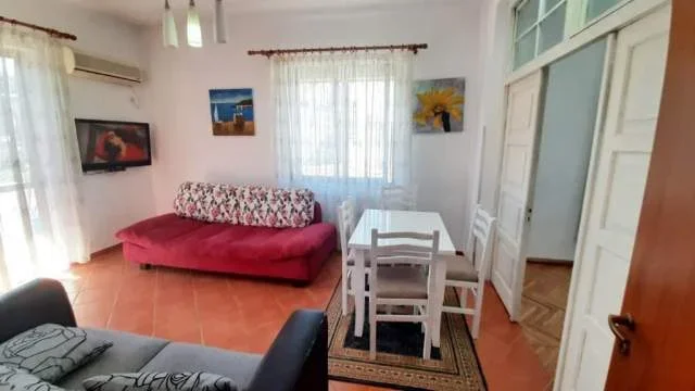 Tirane, jepet me qera apartament 2+1 100 m² 450.000 Leke