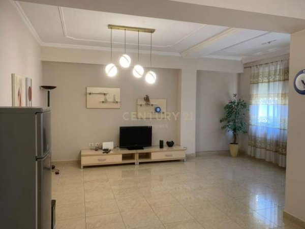 Tirane, jepet me qera apartament 5+1 Kati 6, 157 m² 1.000 Euro (Rruga Brigada e VIII)