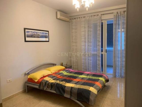 Tirane, jepet me qera apartament 5+1 Kati 6, 157 m² 1.000 Euro (Rruga Brigada e VIII)