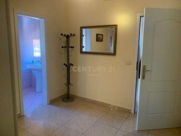 Tirane, jepet me qera apartament 5+1 Kati 6, 157 m² 1.000 Euro (Rruga Brigada e VIII)