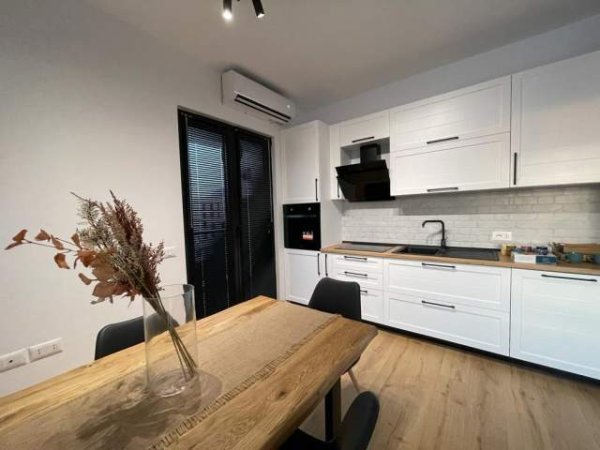 Tirane, jepet me qera apartament 2+1 Kati 10, 90 m² 650 Euro (Rruga e Dibres)