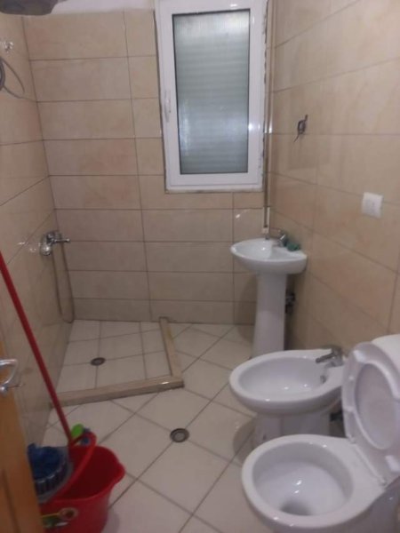 Tirane, jepet me qera 113 m² 400 Euro (Kopshti Zoologjik)