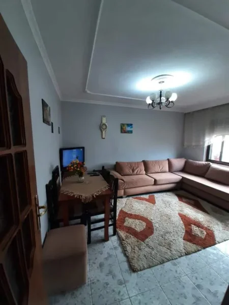 Tirane, jepet me qera 70 m² 40.000 Leke (Ali Demi)