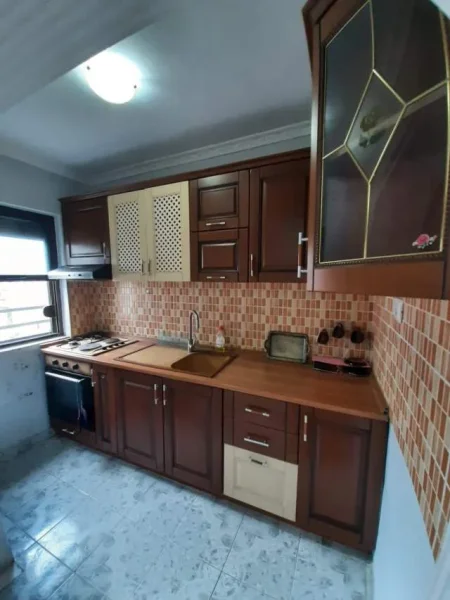 Tirane, jepet me qera 70 m² 40.000 Leke (Ali Demi)