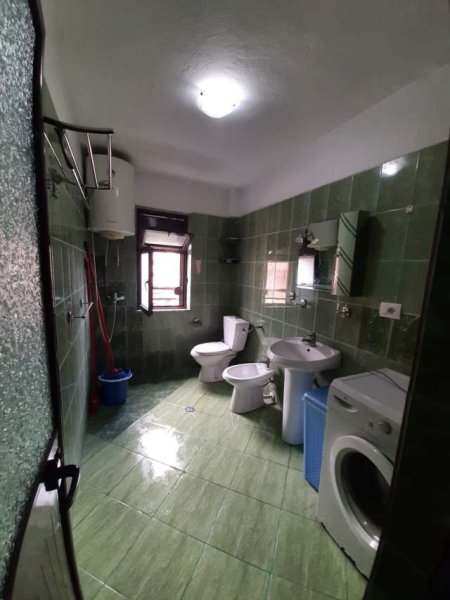 Tirane, jepet me qera 70 m² 40.000 Leke (Ali Demi)