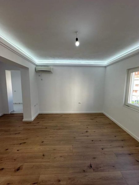 Tirane, jepet me qera 83 m² 130.000 Euro (Oxhaku)