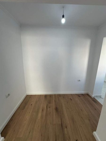 Tirane, jepet me qera 83 m² 130.000 Euro (Oxhaku)