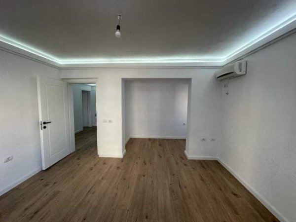 Tirane, apartament 83 m² 130.000 Euro (Oxhaku)