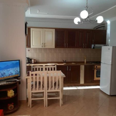 Tirane, jepet me qera 72 m² 50.000 Leke (Brryli)