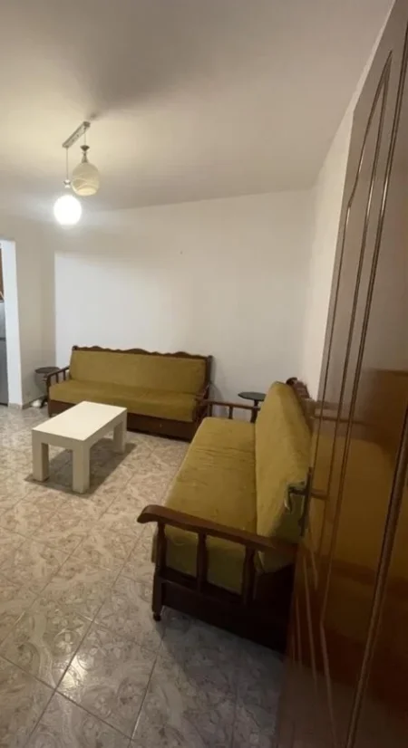 Tirane, jepet me qera Vile 1+1 Kati 2, 60 m² 30.000 Leke (Mbrapa Pallatit te Sportit)