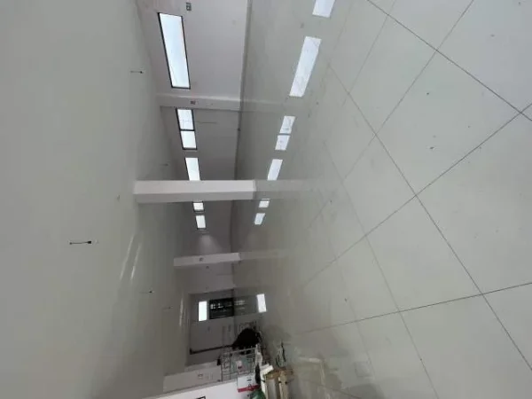 Tirane, jepet me qera magazine Kati 3, 1.500 m² 3.000 Euro (Rr Rinasit)