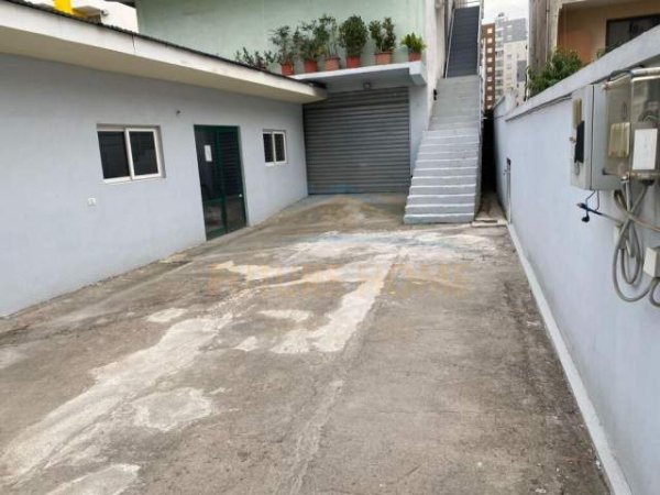 Tirane, jepet me qera ambjent biznesi Kati 0, 120 m² 1.000 Euro (FUSHA E AVIACIONIT)