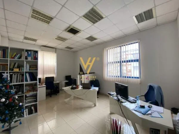 Tirane, shitet ambjent biznesi Kati 3, 35 m² 14.000.000 Leke (RRUGA SULEJMAN DELVINA)