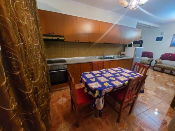 Tirane, jepet me qera apartament 1+1+BLK Kati 2, 80 m² 400 Euro (Hysen Loci)