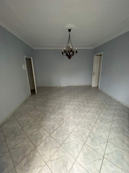 Tirane, shes apartament 3+1 Kati 3, 111 m² 140.000 Euro (ali demi)