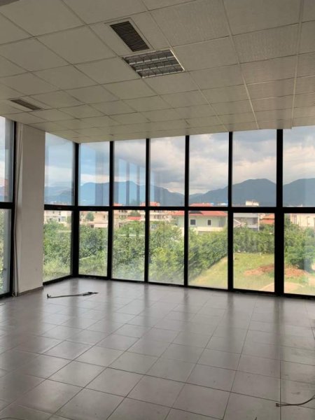 Tirane, jepet me qera ambjent biznesi Kati 2, 600 m² 2.900 Euro (Perballe Shkolles Ibrahim Rugova)