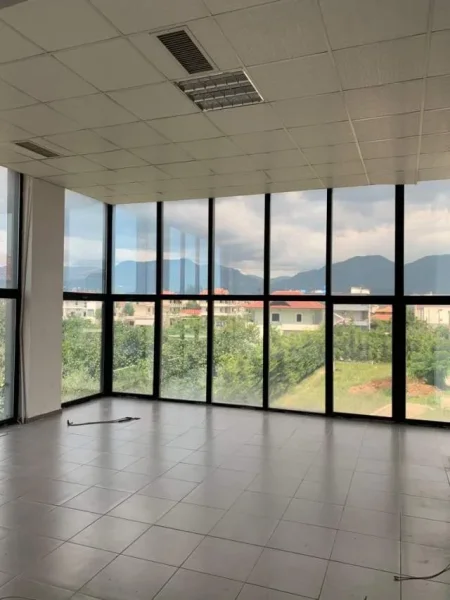 Tirane, jepet me qera ambjent biznesi Kati 2, 600 m² 2.900 Euro (Perballe Shkolles Ibrahim Rugova)