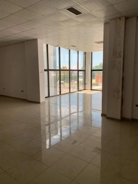 Tirane, jepet me qera ambjent biznesi Kati 2, 600 m² 2.900 Euro (Perballe Shkolles Ibrahim Rugova)
