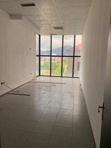 Tirane, jepet me qera ambjent biznesi Kati 2, 600 m² 2.900 Euro (Perballe Shkolles Ibrahim Rugova)