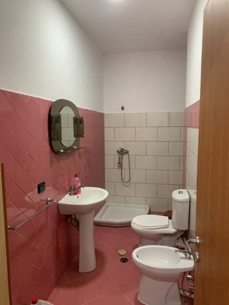 Tirane, jepet me qera apartament 2+1+A+BLK Kati 2, 90 m² 600 Euro (myslym shyri)