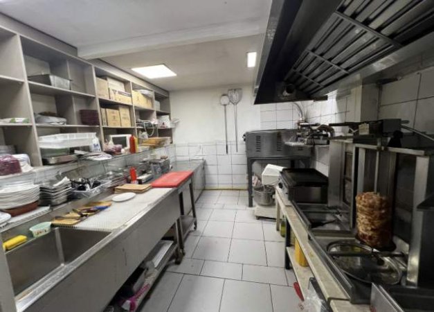 Tirane, jap me qera Bar-kafe , Piceri , Zgarre , kinema 15.000 Euro