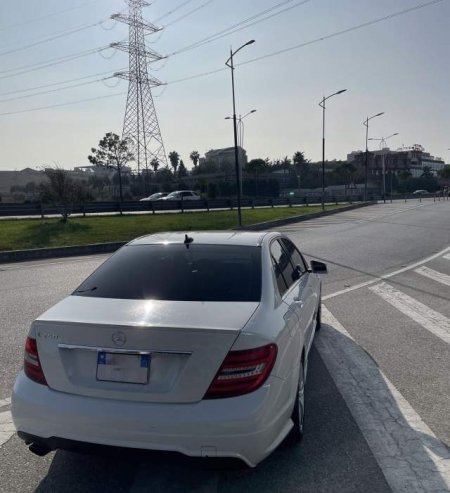 Tirane, shitet makine Mercedes-Benz C Class Viti 2012, 8.900 Euro