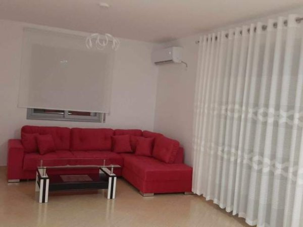 Lungomare, jepet me qera apartament 1+1 90 m² 400 Euro