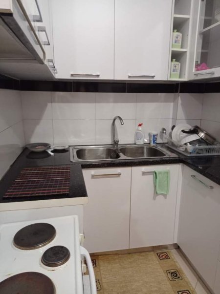 Tirane, jepet me qera shtepi 1+1+A Kati 0, 50 m² 25.000 Leke (Rruga e kokonozeve)