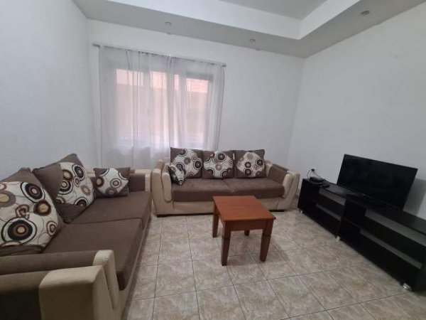 Tirane, jepet me qera Vile 1+1 Kati 1, 55 m² 25.000 Leke (Mbrapa Raiffaisen Bank)