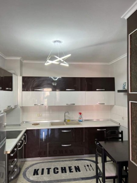 Tirane, jepet me qera apartament 1+1+BLK Kati 7, 70 m² 420 Euro (Rruga Tom Plezha)