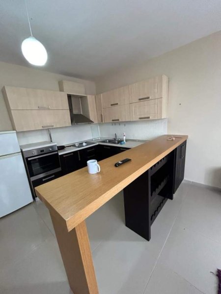 Tirane, jepet me qera apartament 2+1 Kati 5, 120 m² 320 Euro (Sali Angoni)