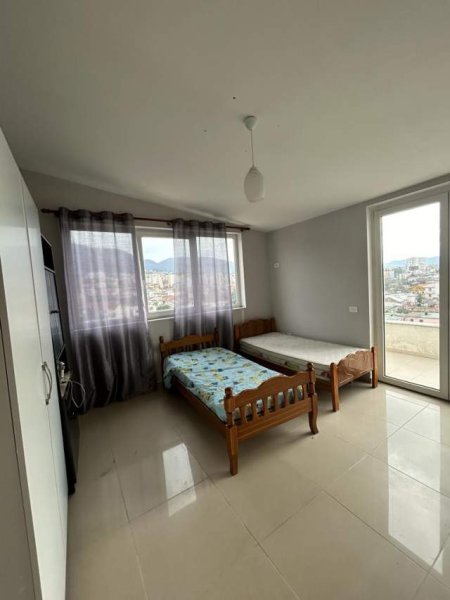 Tirane, jepet me qera apartament 2+1 Kati 5, 120 m² 320 Euro (Sali Angoni)